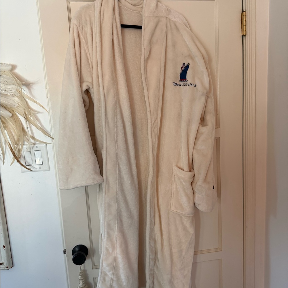 Disney cruise line Cream Embroidered Bathrobe SOOOO SOFT
